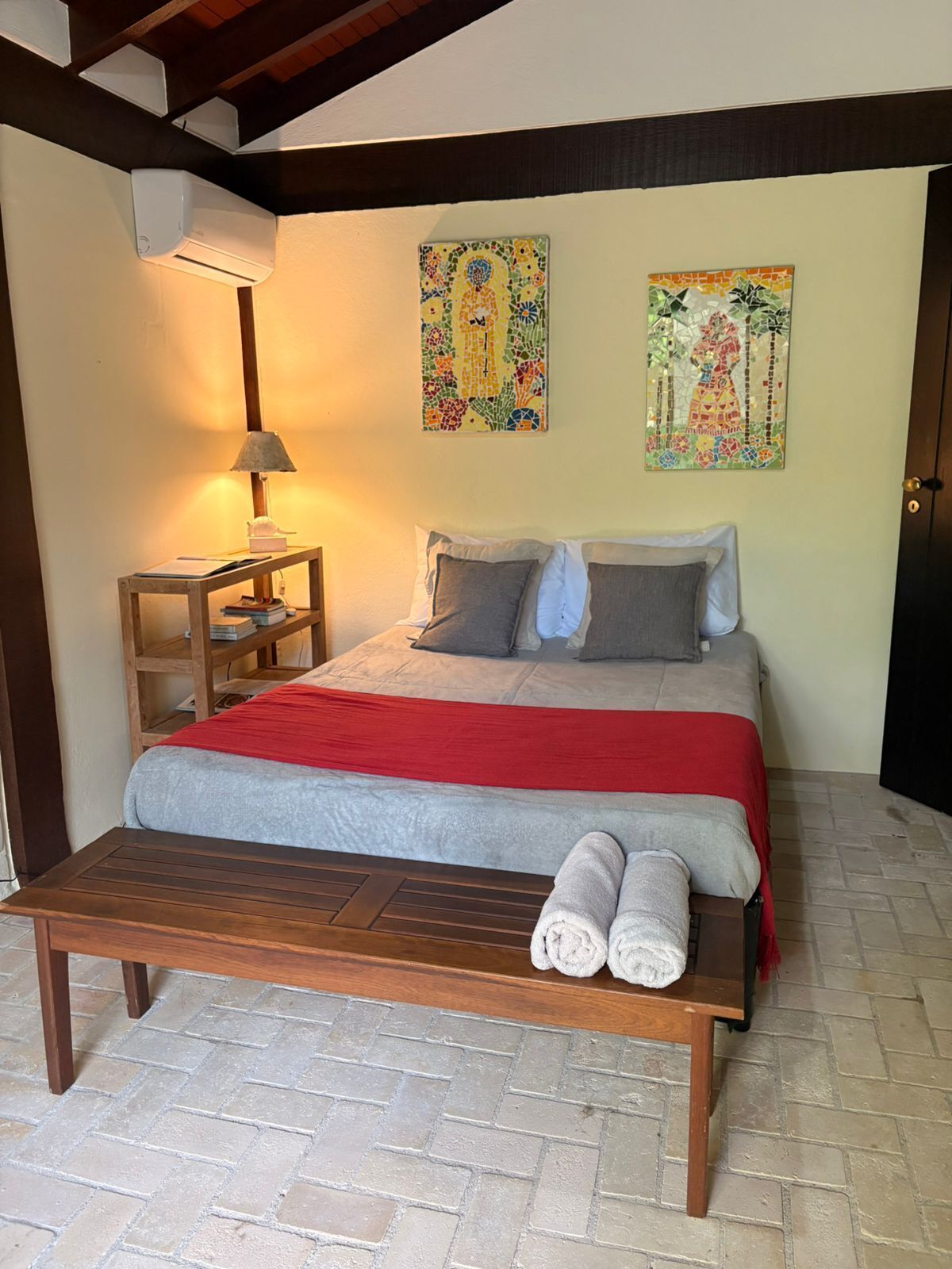 Dubbelrum - 1 dubbelsäng - utsikt mot trädgården