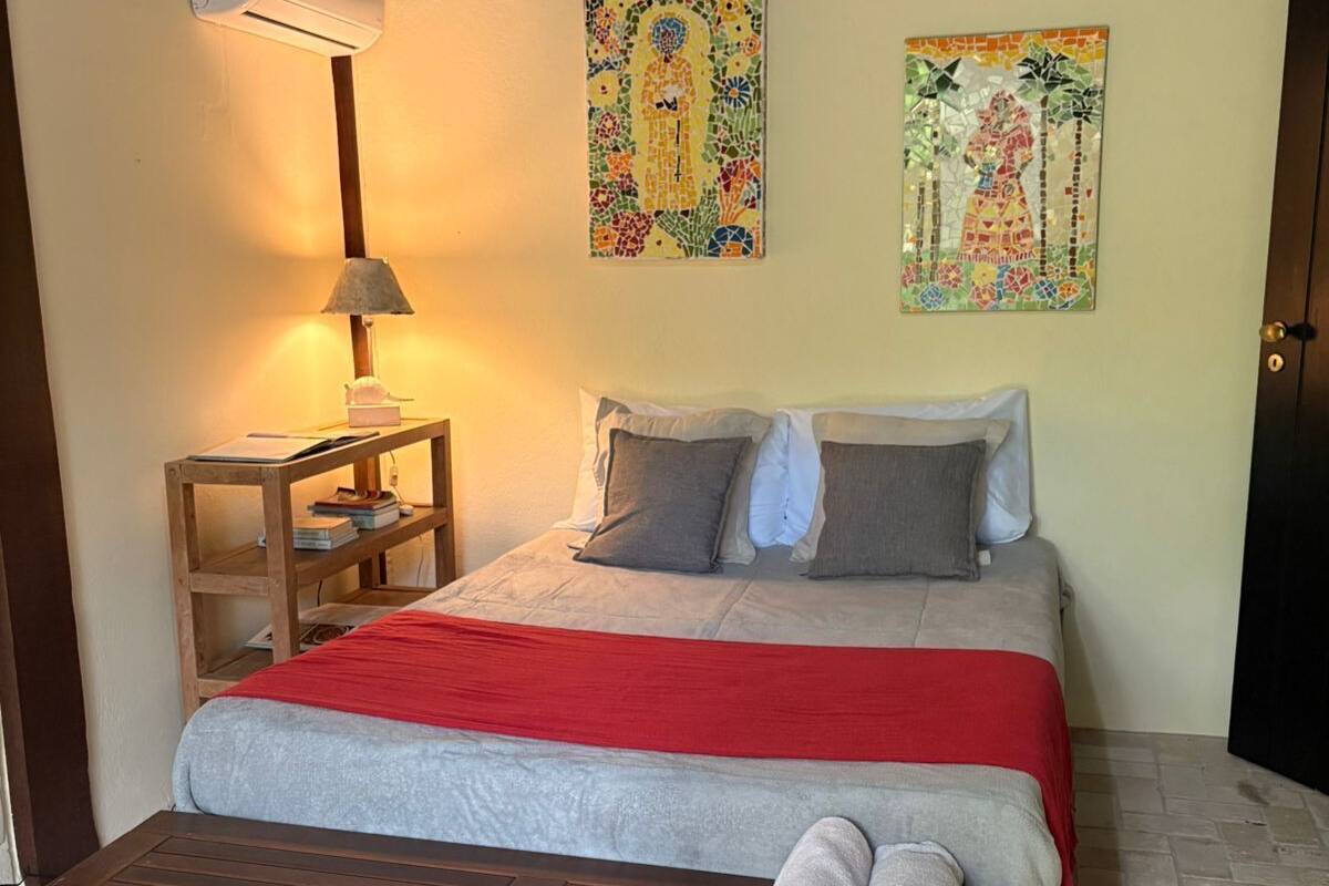 Dubbelrum - 1 dubbelsäng - utsikt mot trädgården