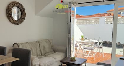House in small condominium. Floor-to-ceiling. Garden. 2 minutes from the beach/centre.