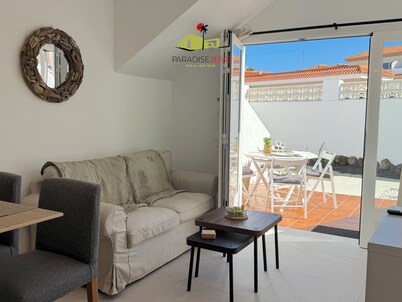 House in small condominium. Floor-to-ceiling. Garden. 2 minutes from the beach/centre.