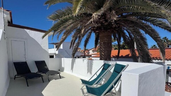 Terrace/patio - House in small condominium. Garden level. Close to beach and town center. (Corralejo)