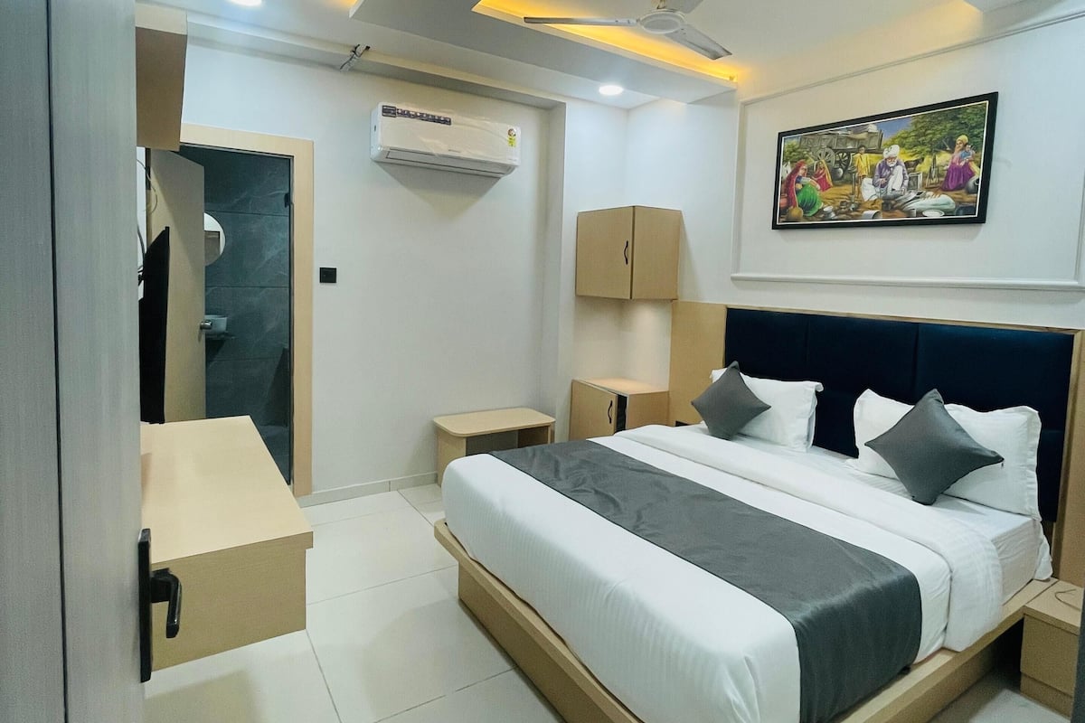 Deluxe Room, City View