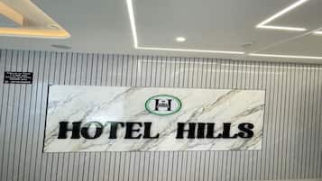 Deluxe Room, City View | Interior