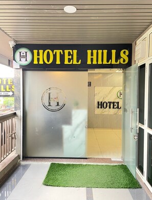 Exterior detail - HOTEL HILLS (Ahmedabad)