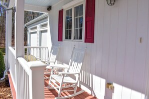 Property grounds - Lovely 3 bedroom home, just a 2 minute walk to Long Pond. (Harwich)