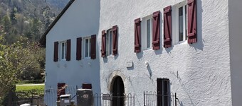 Charming apartment on the banks of the Gave Ossau, quiet corner(4 pers)
