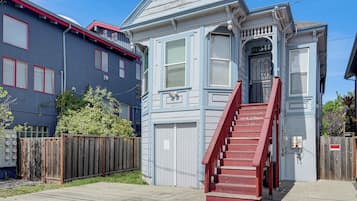 House (4 Bedrooms) | Front of property