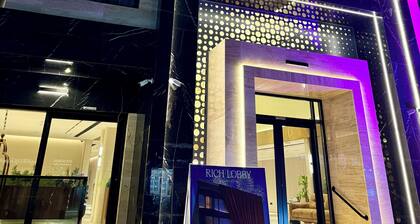 RICH LOBBY HOTEL HAIL