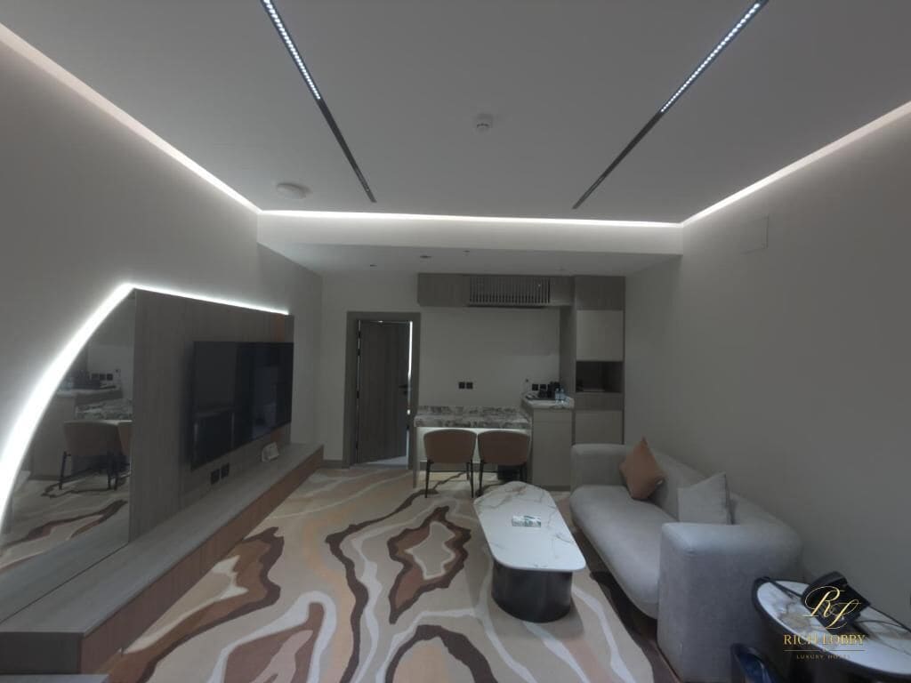 Comfort Suite, 1 Queen Bed | Living area