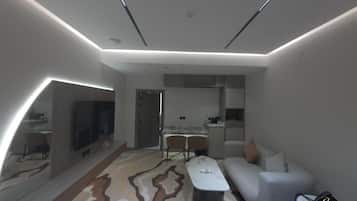 Comfort Suite, 1 Queen Bed | Living area