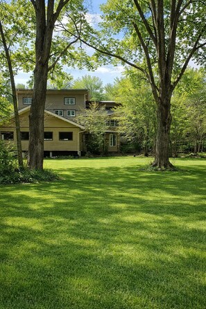Exterior - Perfect outdoor setting for camping, events, and waterfront enjoyment. (Marlbank)