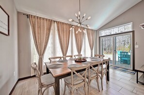 Dining - Spacious Townhome with Extensive Outdoor Living Space with Firepit, Community Pool and a Short Drive to Fenwick and N Ocean City Beaches. (Selbyville)