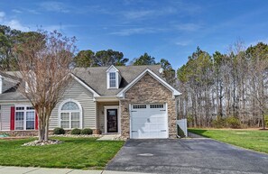Exterior - Spacious Townhome with Extensive Outdoor Living Space with Firepit, Community Pool and a Short Drive to Fenwick and N Ocean City Beaches. (Selbyville)