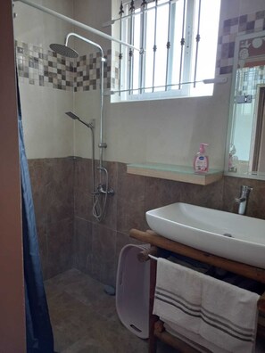 Hair dryer, towels, soap, toilet paper - Private 3BR Villa & Pool | Flic en Flac | 100% Privacy & 7Mins walk to the beach (Flic en Flac)
