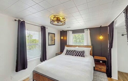 Located In The Heart of All the Action-Sleeps 10