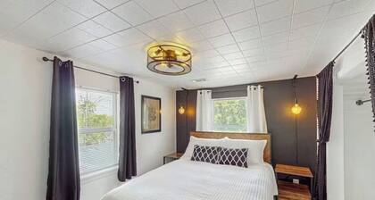 Located In The Heart of All the Action-Sleeps 10