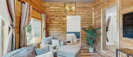 4 habitaciones, tabla de planchar con plancha, wifi y ropa de cama
