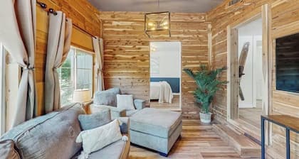 Located In The Heart of All the Action-Sleeps 10