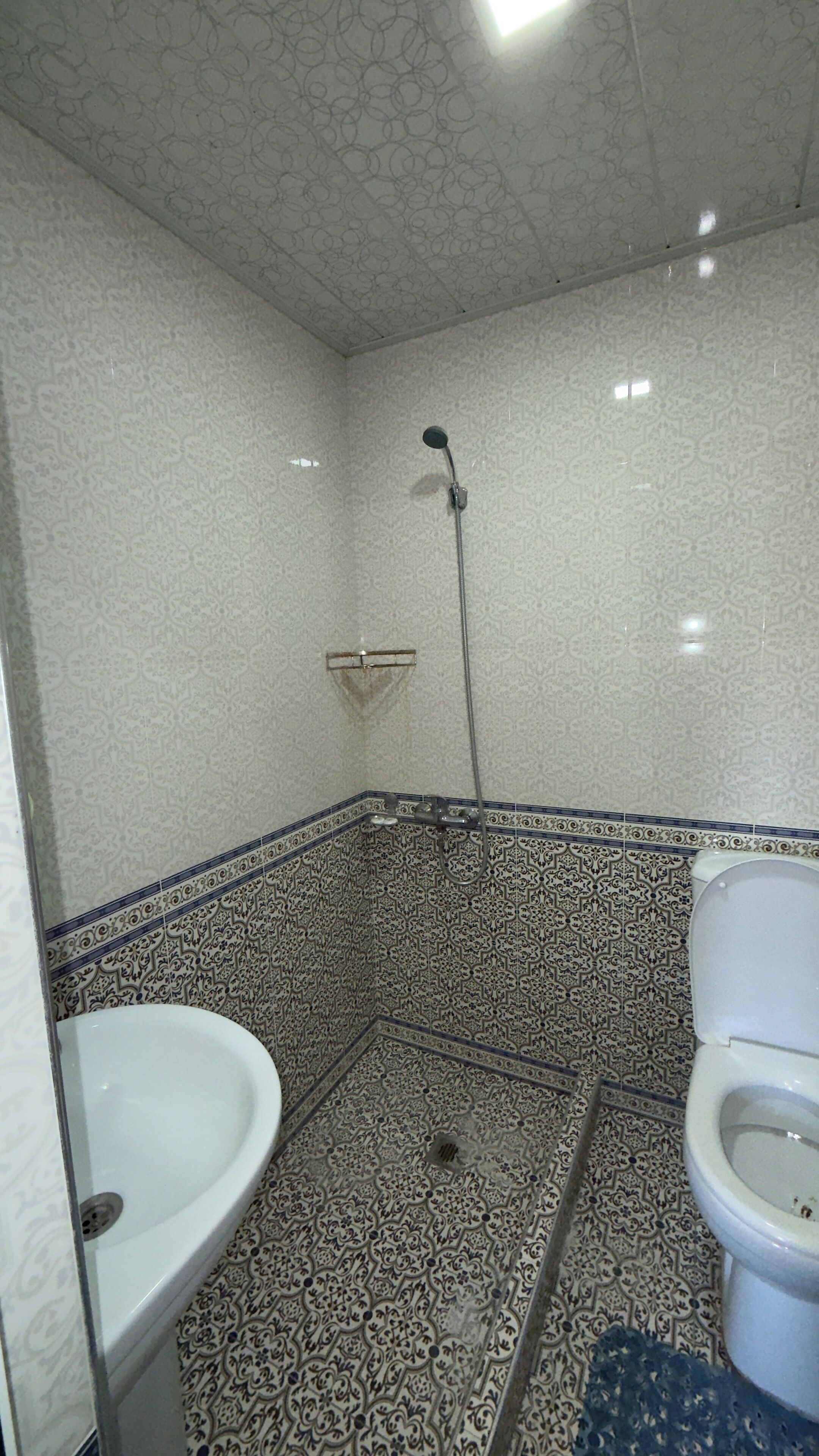 Chambre Standard avec lits jumeaux, vue sur la cour intérieure | Salle de bain