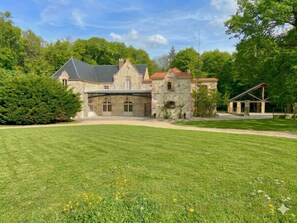 Exterior - Pavillon de Chasse, a 19th-century luxurious huntsman’s lodge, sleeps 11 adults (Pamplie)