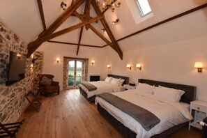 Room - Pavillon de Chasse, a 19th-century luxurious huntsman’s lodge, sleeps 11 adults (Pamplie)