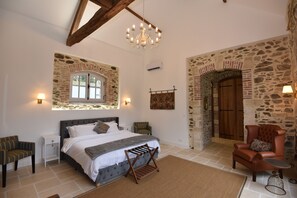 Room - Pavillon de Chasse, a 19th-century luxurious huntsman’s lodge, sleeps 11 adults (Pamplie)