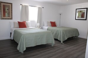 Room - The Yellow House Getaway# 2 (Tampa)