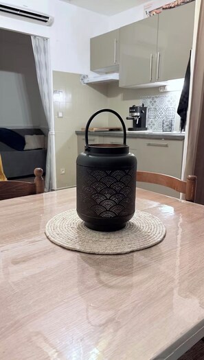 Fridge, microwave, stovetop, coffee/tea maker - Appart. Seafront 1 to 4 pers. Village Le Barcares, Swimming pool, Everything on foot! (Le Barcarès)