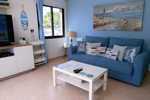 Fernseher, Videospiele, DVD-Player, Bücher