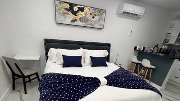 1 habitación, tabla de planchar con plancha, wifi gratis y ropa de cama