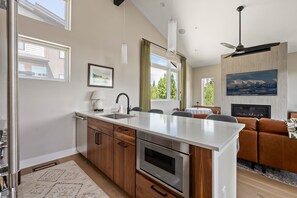 Casa, 3 habitaciones | Cocina privada | Frigorífico, horno, cafetera o tetera y tostadora