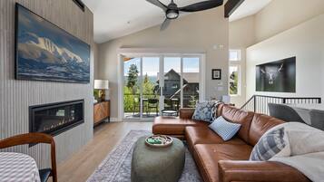 House, 3 Bedrooms | Living area | Smart TV