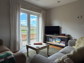 Smart TV, books, stereo