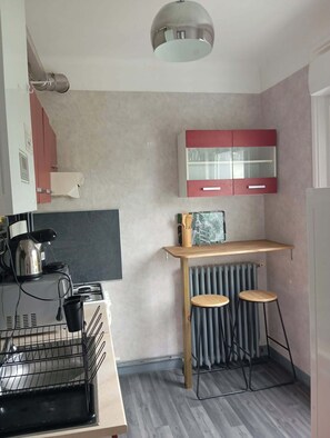 Private kitchen - Vrbo Property (Lorient)