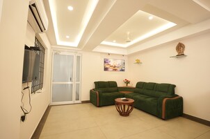 Deluxe Suite | Living area