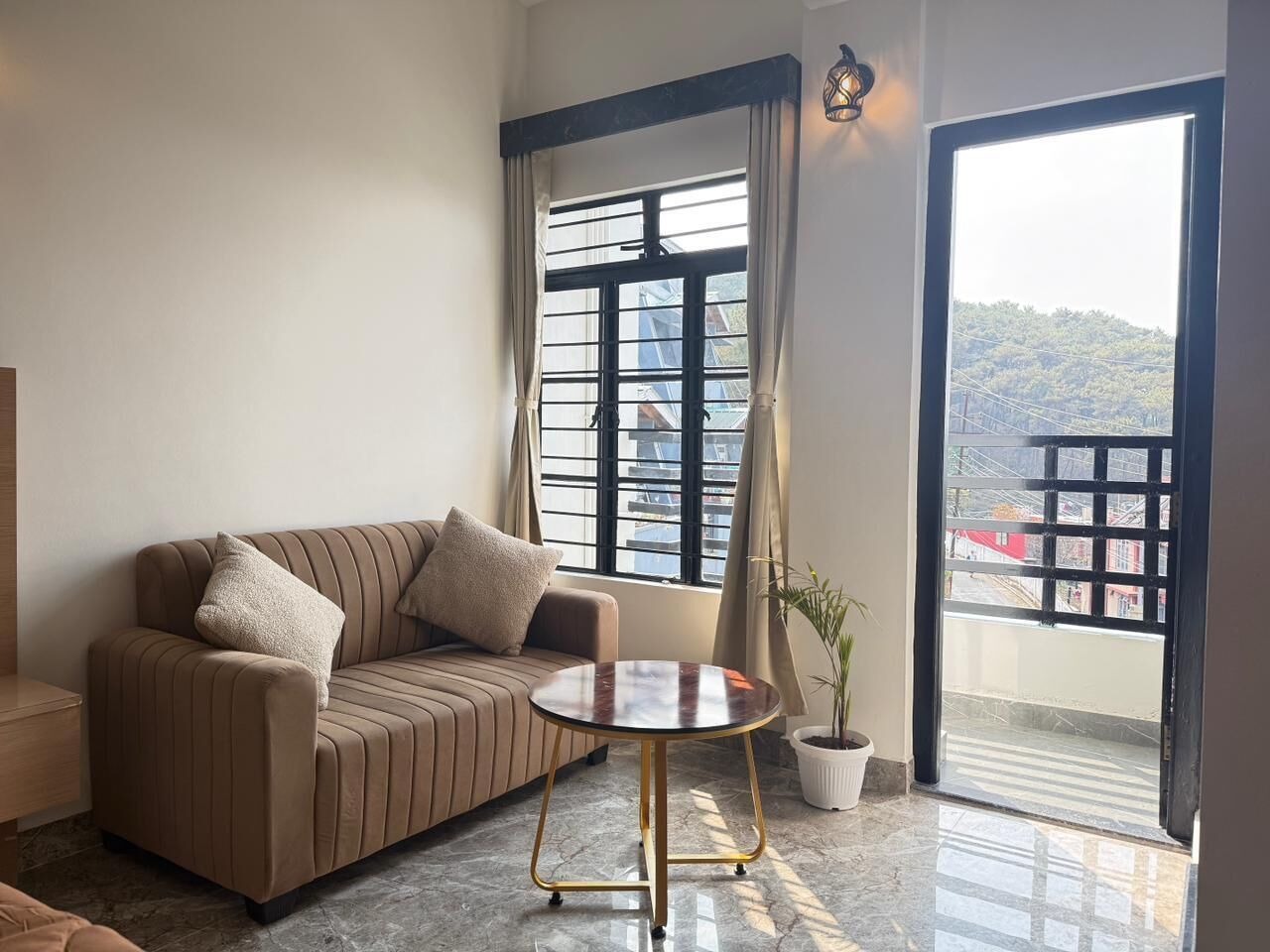 Superior-Zimmer, Balkon, Bergblick | Wohnbereich