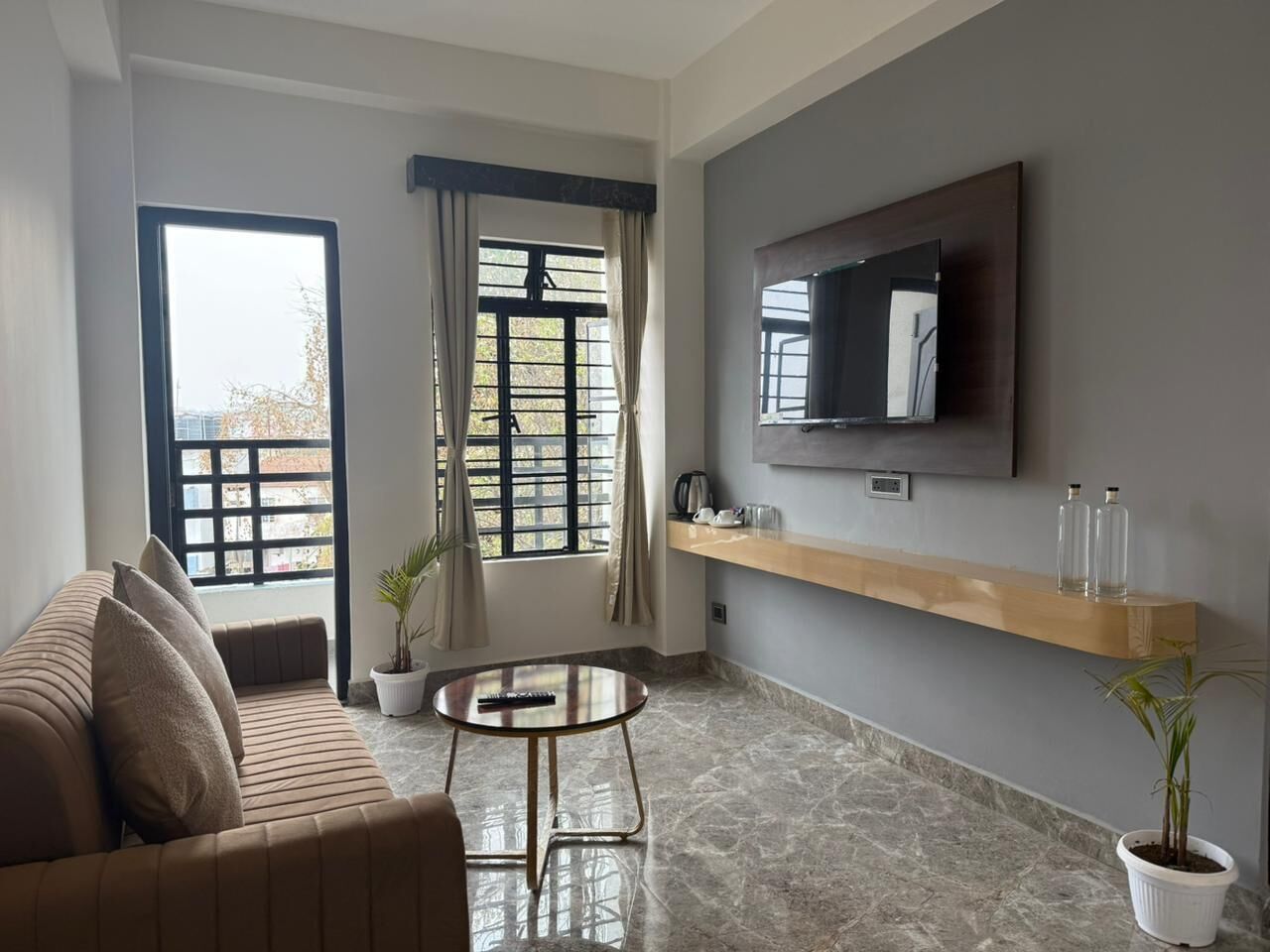 Deluxe Double Room, Balcony, Mountain View | Living area