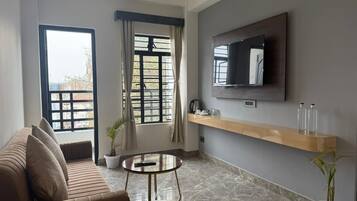 Deluxe Double Room, Balcony, Mountain View | Living area