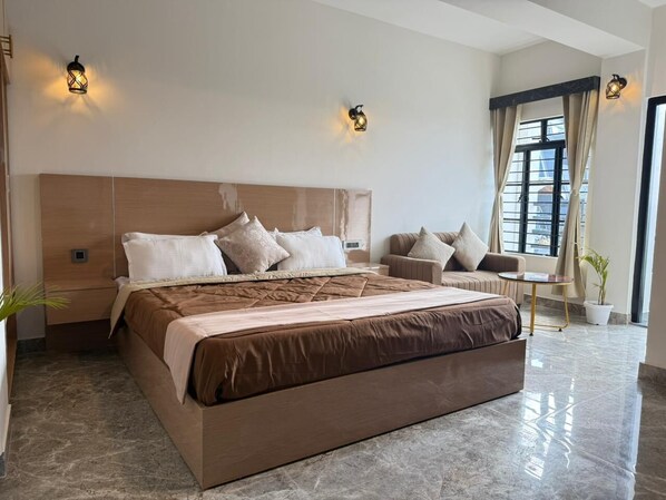 Superior Room, Balcony, Mountain View - The Notting Hills Inn (Shillong)