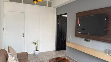 Deluxe Double Room, Balcony, Mountain View | Living area