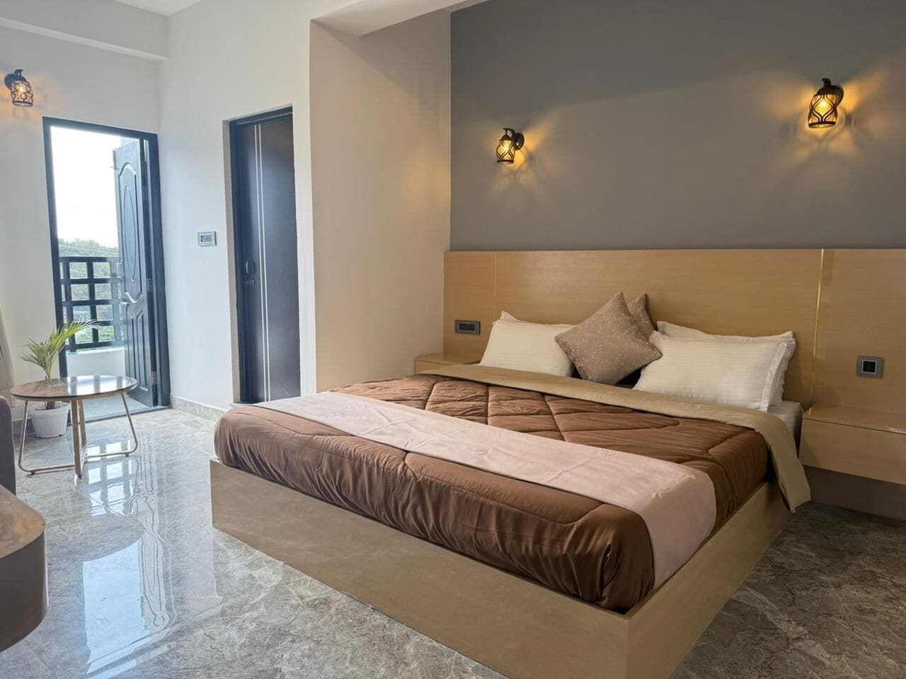 Superior Room, Balcony, Mountain View | Iron/ironing board, free WiFi