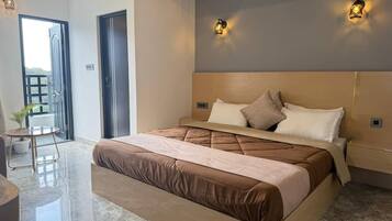 Superior Room, Balcony, Mountain View | Iron/ironing board, free WiFi