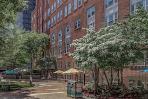Exterior - Landing Stunning Studio in Downtown New Haven (New Haven)