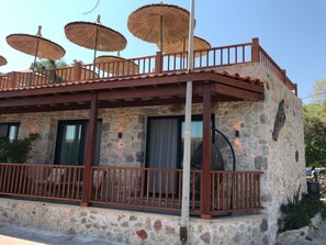 Πρόσοψη καταλύματος