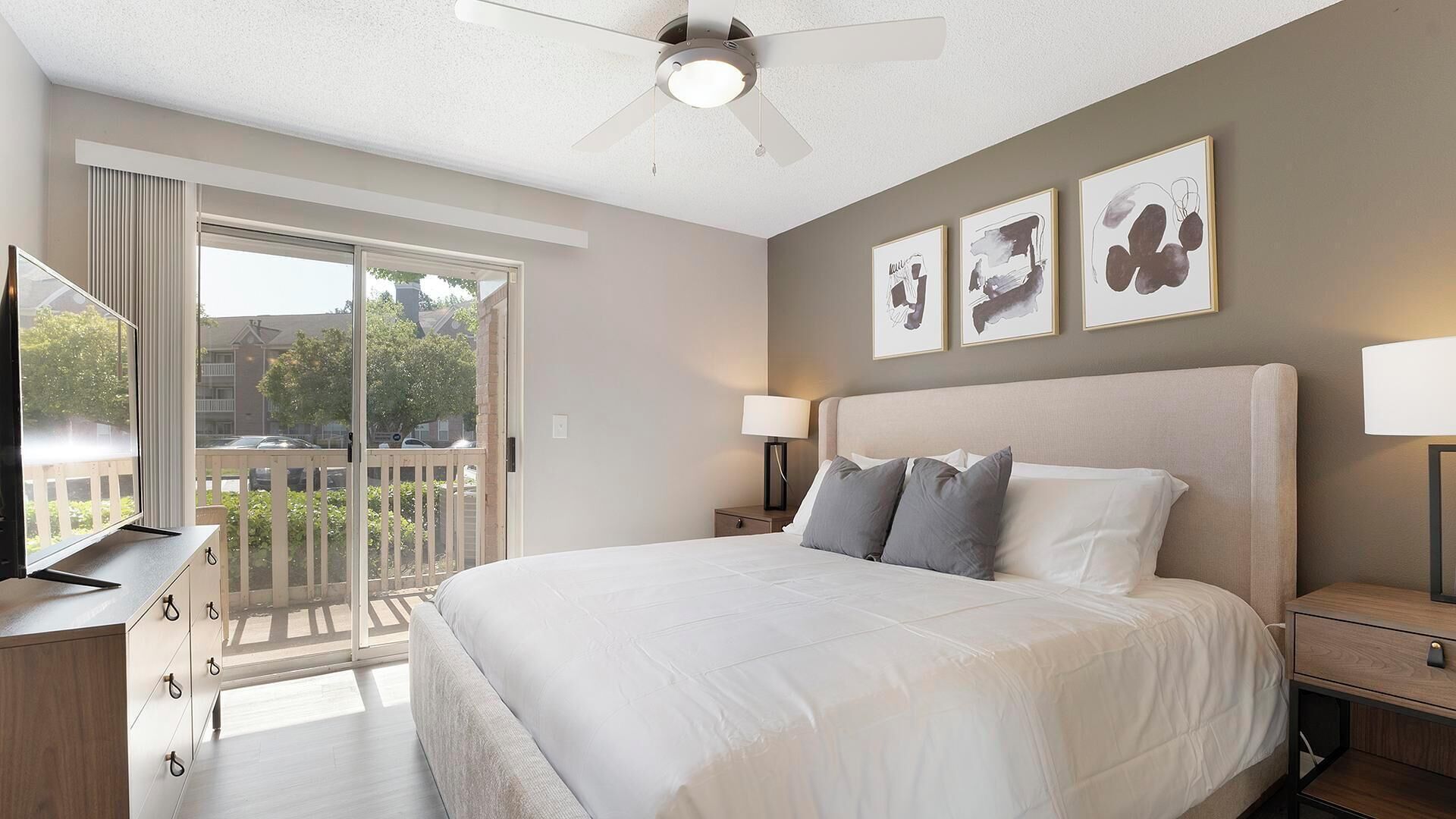 Apartment (2 Bedrooms) | 1 bedroom, iron/ironing board, individually decorated