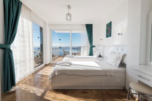 4 habitaciones, tabla de planchar con plancha, wifi y ropa de cama 