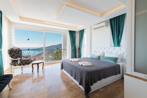 4 bedrooms, iron/ironing board, WiFi, bed sheets - Stunning Sea View Villa in Kalkan with Private Pool, 4 Bedrooms, 8 Guests (Antalya)