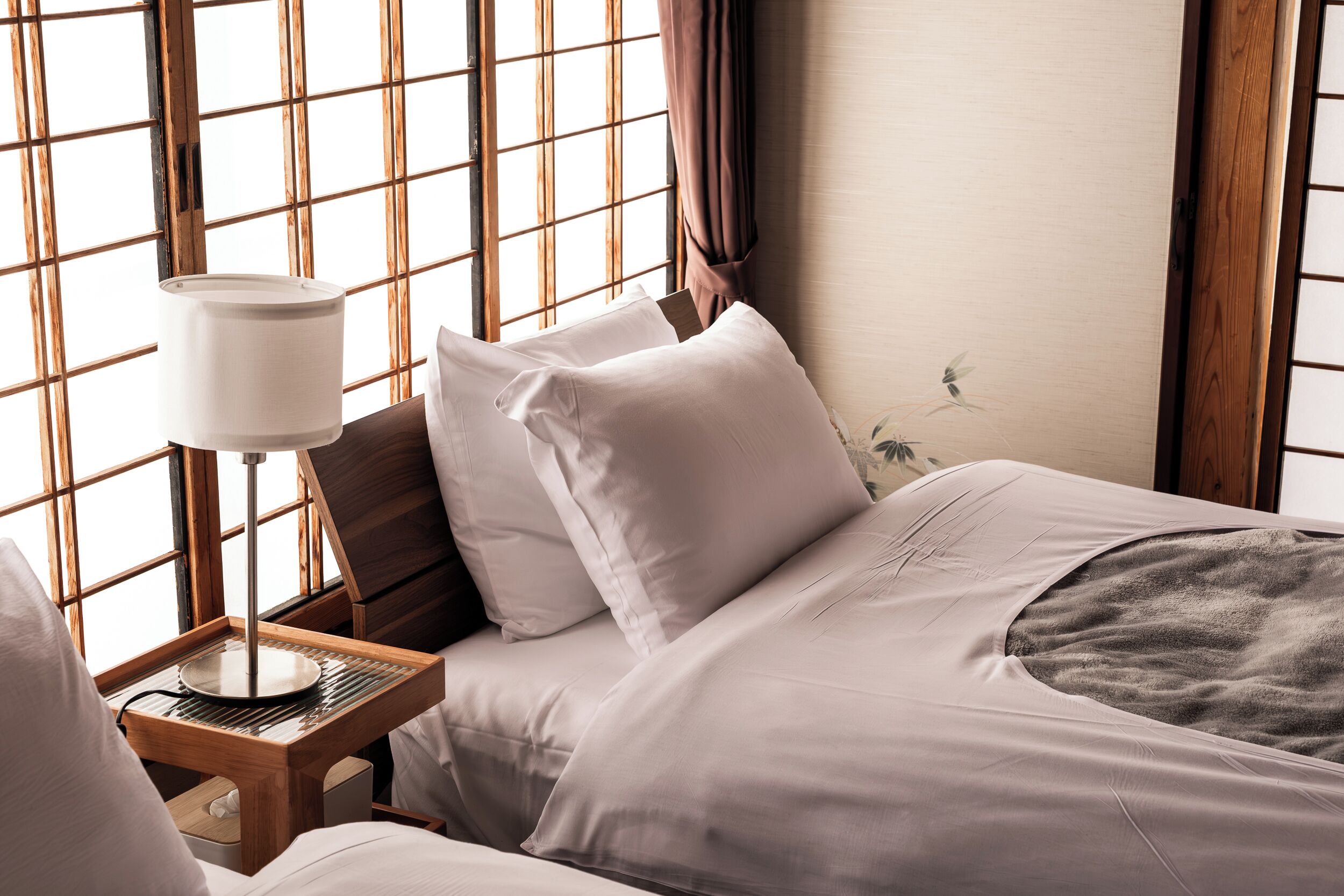 Ropa de cama de alta calidad, edredones de plumas, wifi gratis
