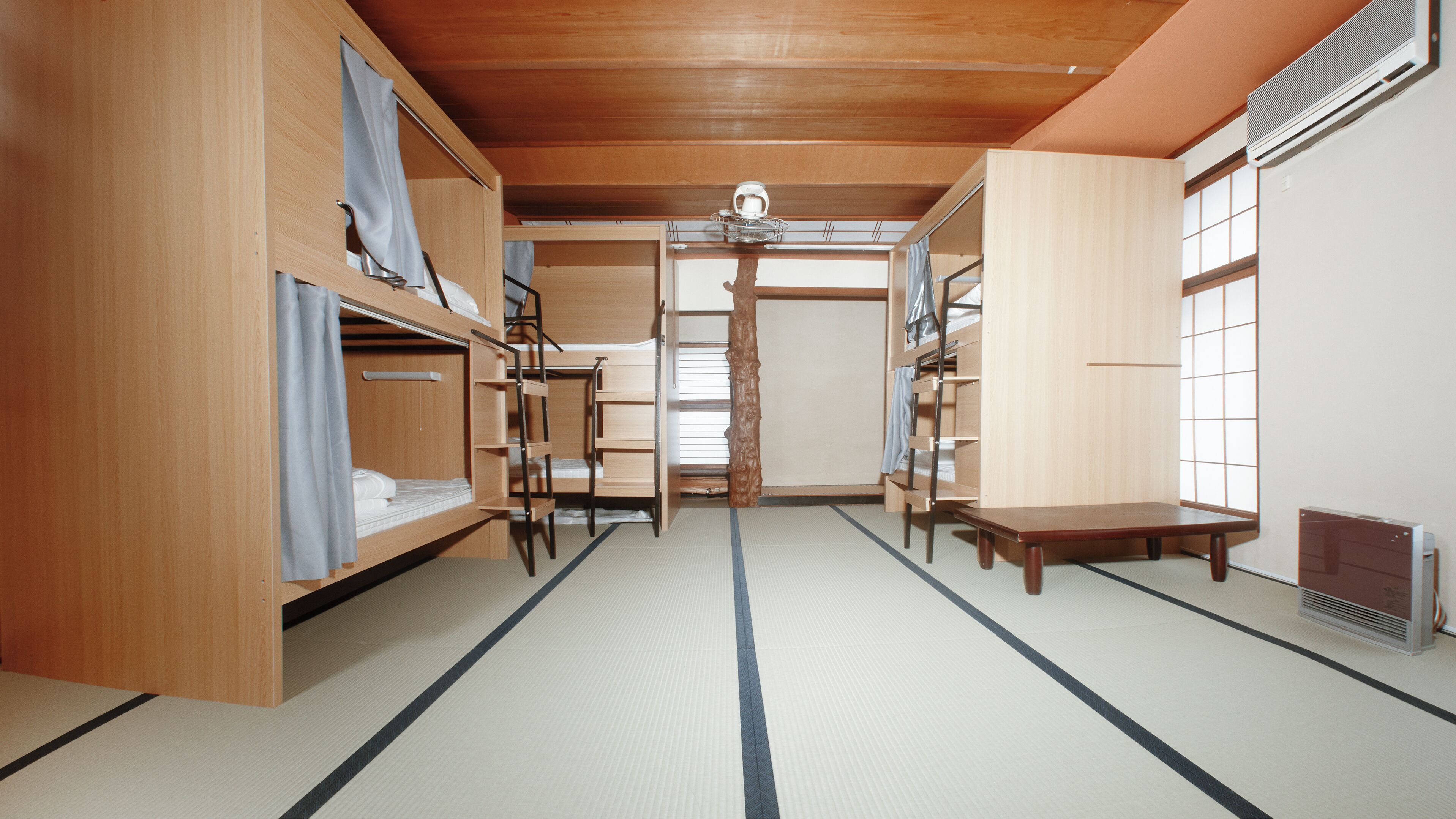 Basic Shared Dormitory, Men only, Non Smoking, Mountain View