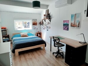 3 bedrooms, iron/ironing board, Internet - Quiet, single-storey family villa between sea, lake and mountains. (Servian)